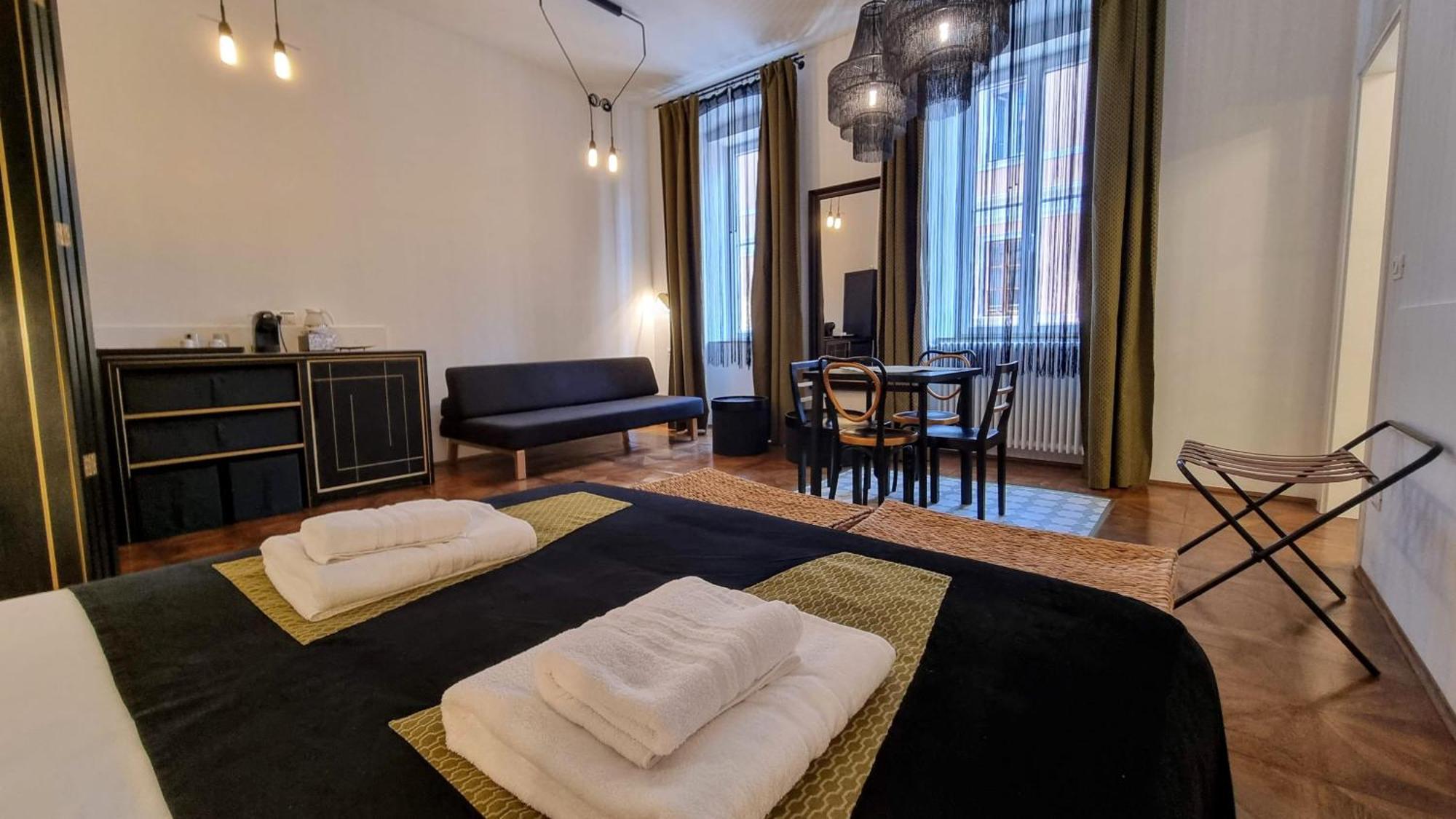 Dada Aparthotel Trieste Bagian luar foto